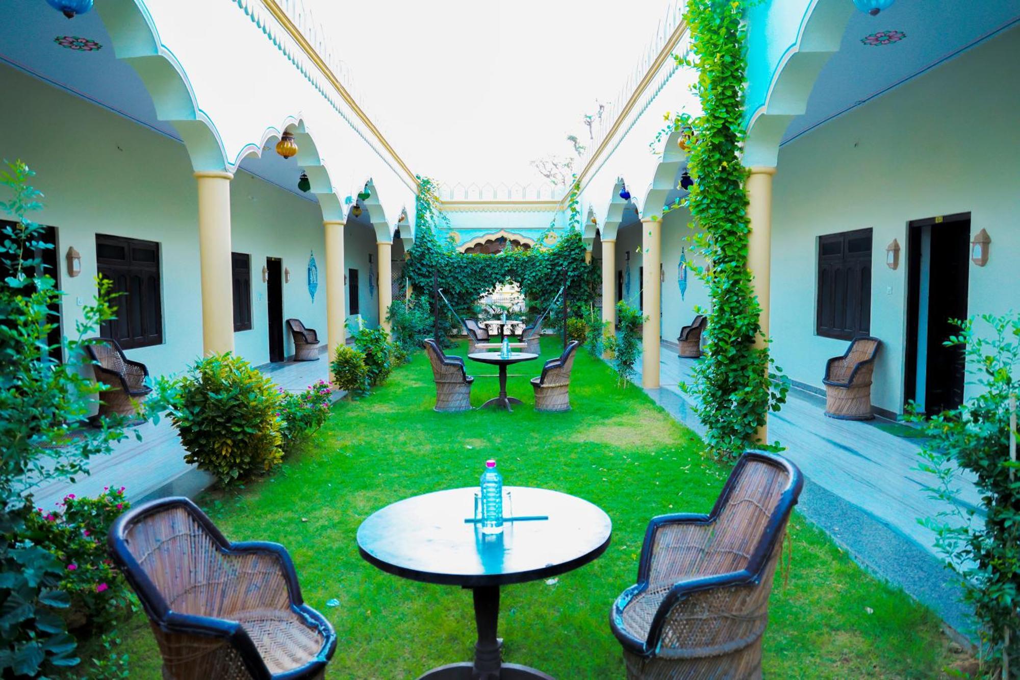 Hotel Mewad Haveli พุชการ์ ภายนอก รูปภาพ