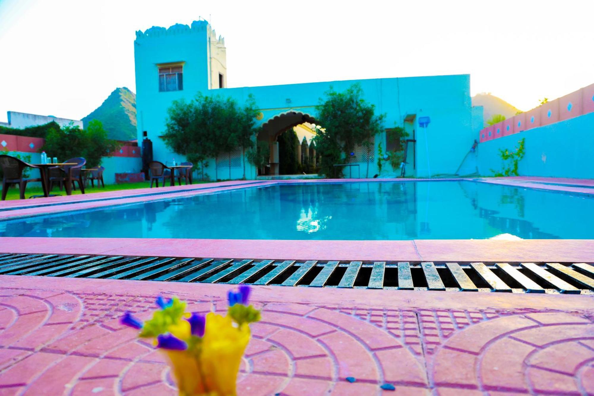 Hotel Mewad Haveli พุชการ์ ภายนอก รูปภาพ
