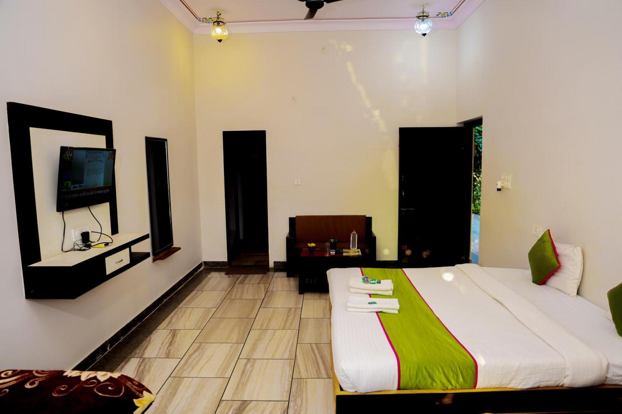Hotel Mewad Haveli พุชการ์ ภายนอก รูปภาพ