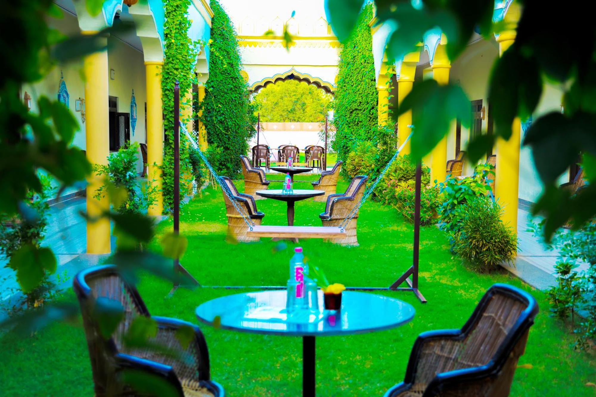 Hotel Mewad Haveli พุชการ์ ภายนอก รูปภาพ