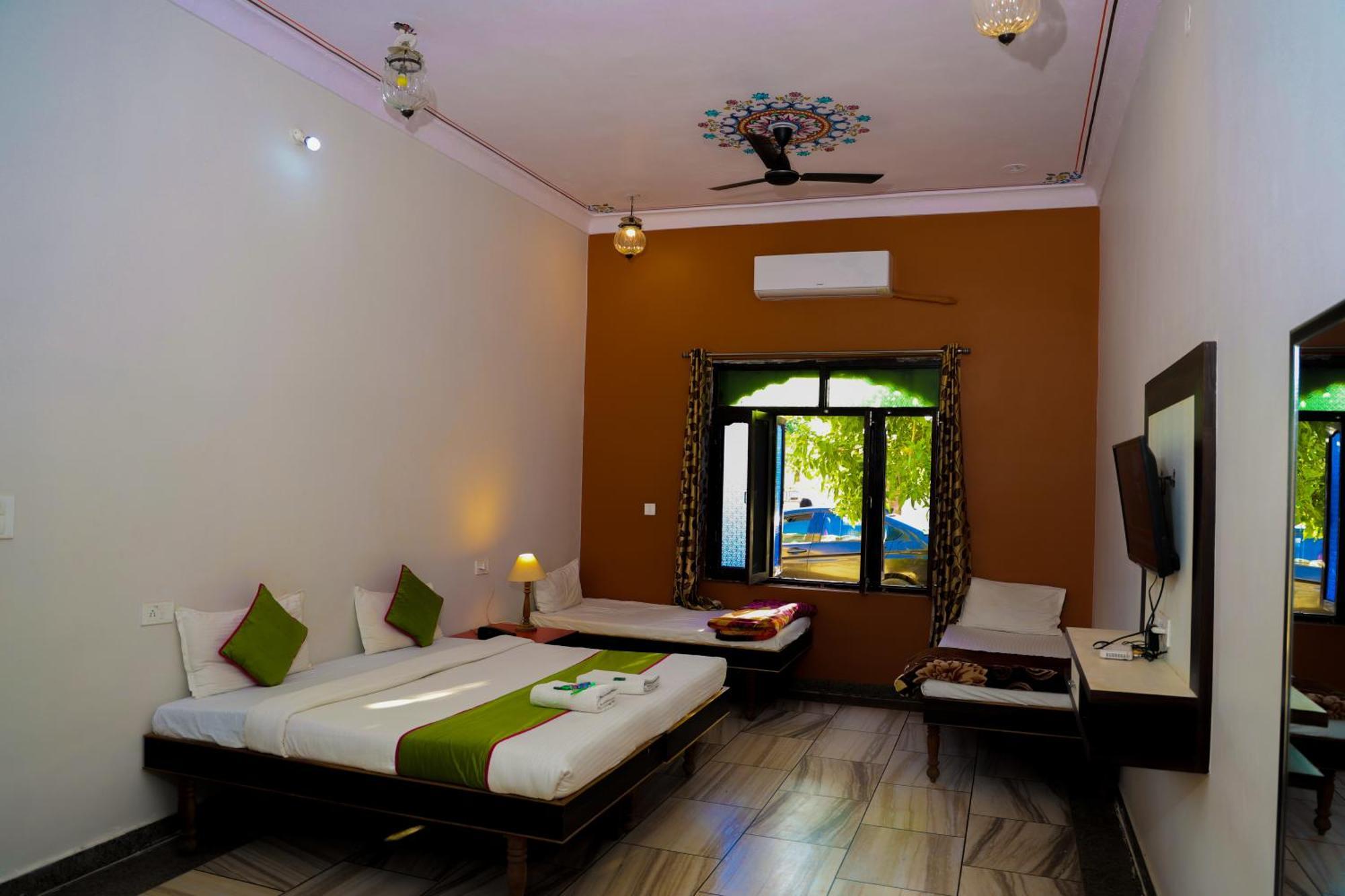 Hotel Mewad Haveli พุชการ์ ภายนอก รูปภาพ