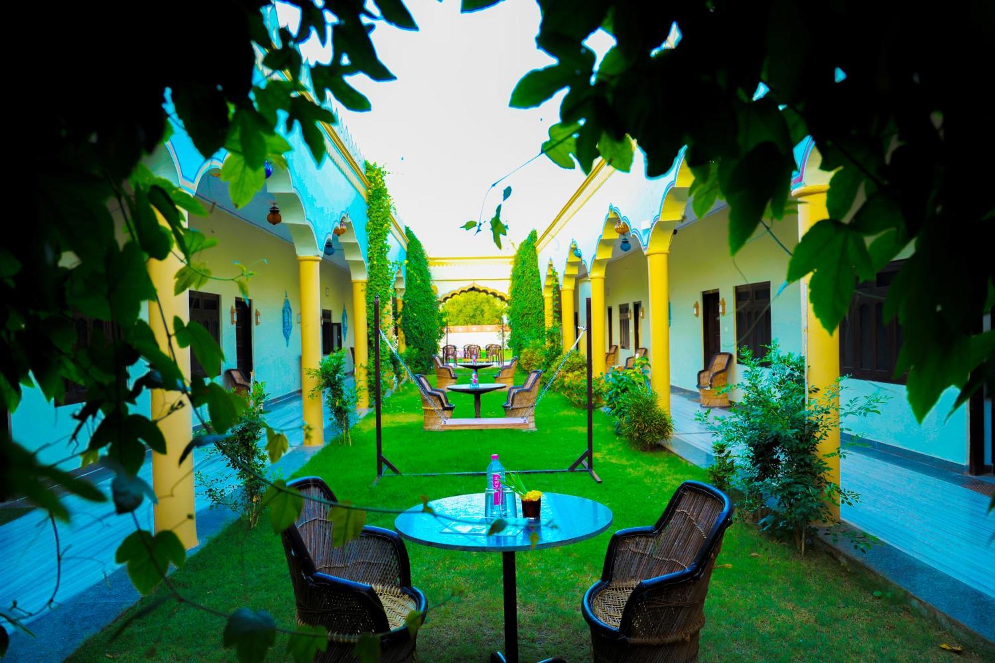 Hotel Mewad Haveli พุชการ์ ภายนอก รูปภาพ