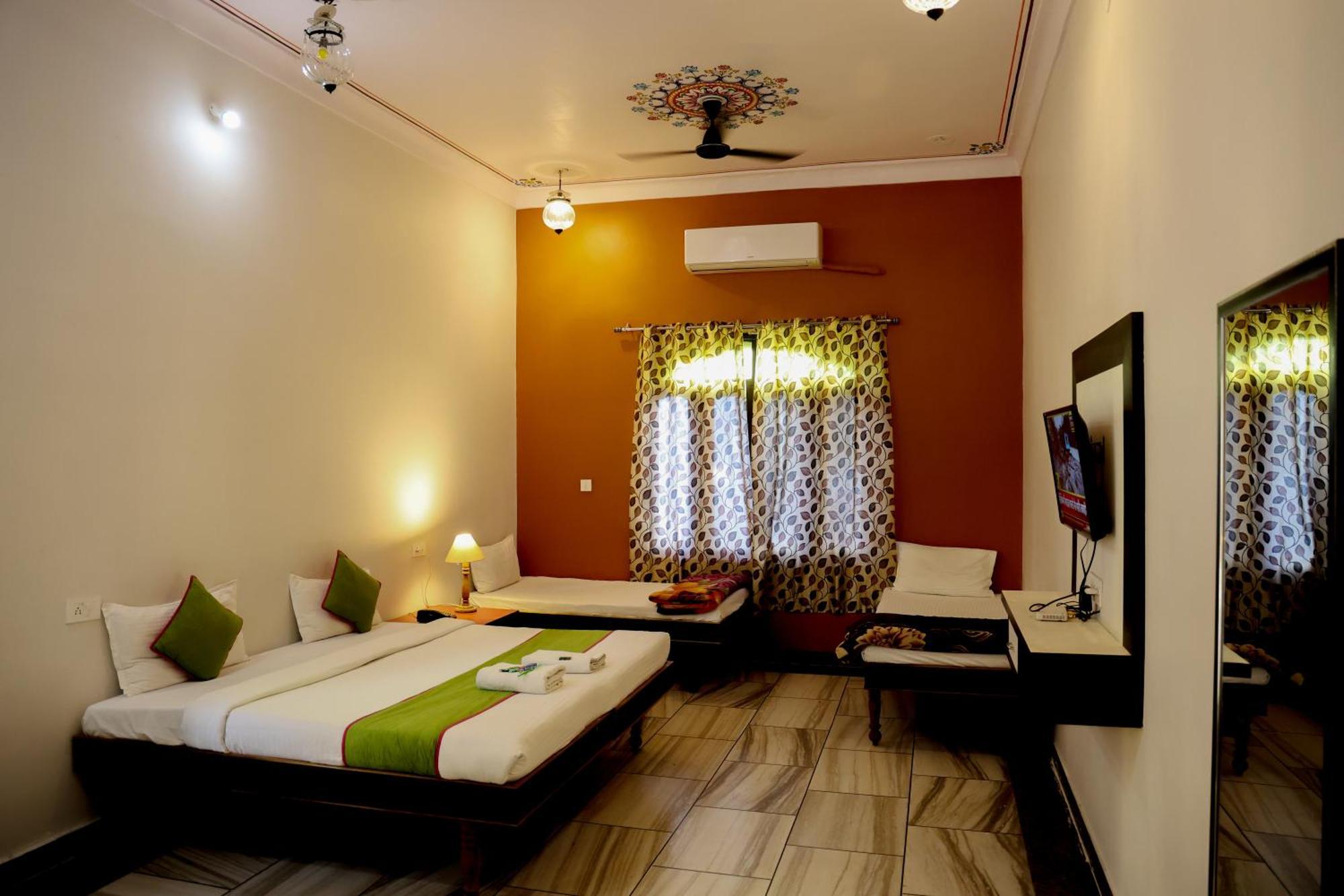 Hotel Mewad Haveli พุชการ์ ภายนอก รูปภาพ