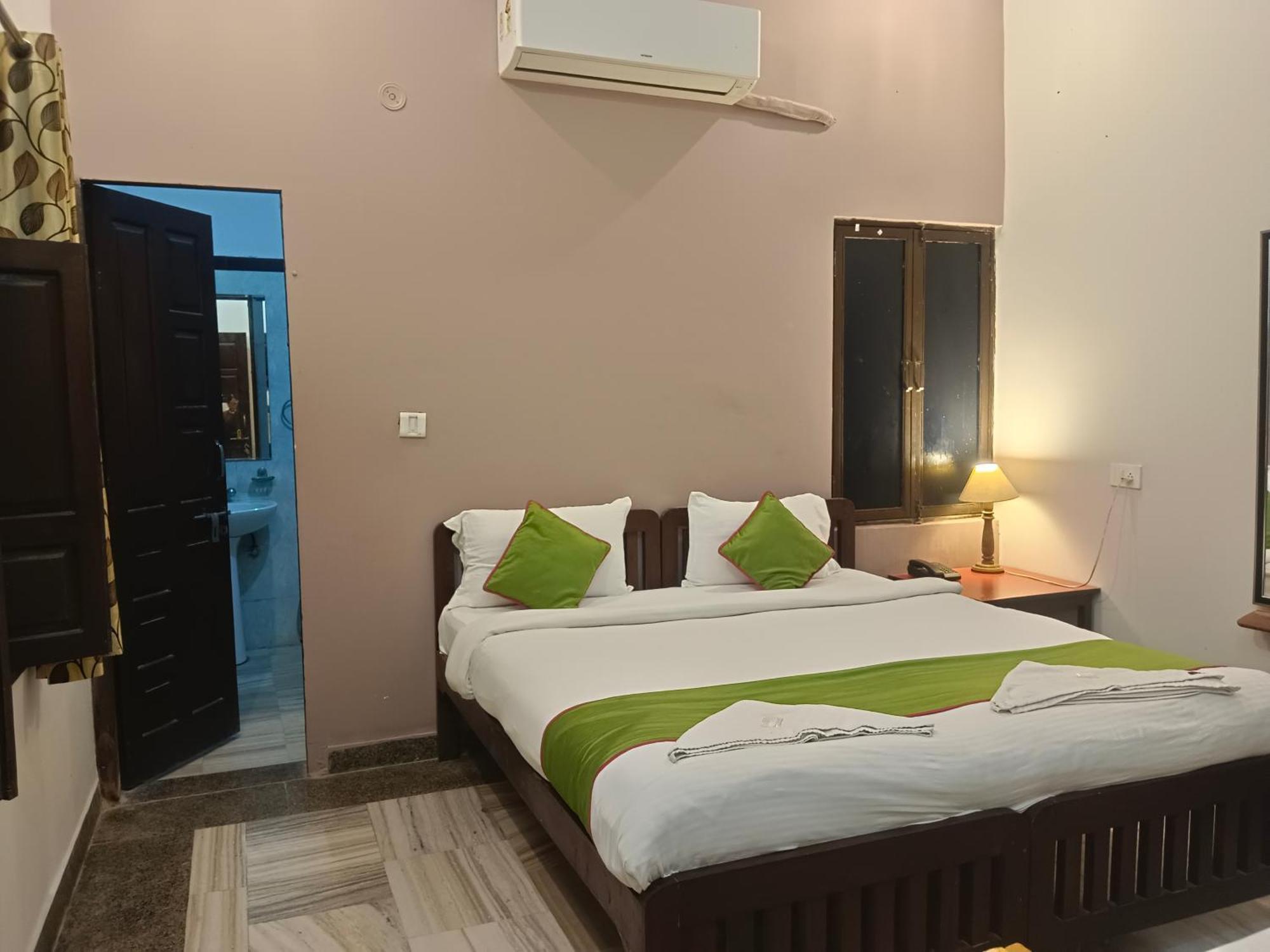 Hotel Mewad Haveli พุชการ์ ภายนอก รูปภาพ