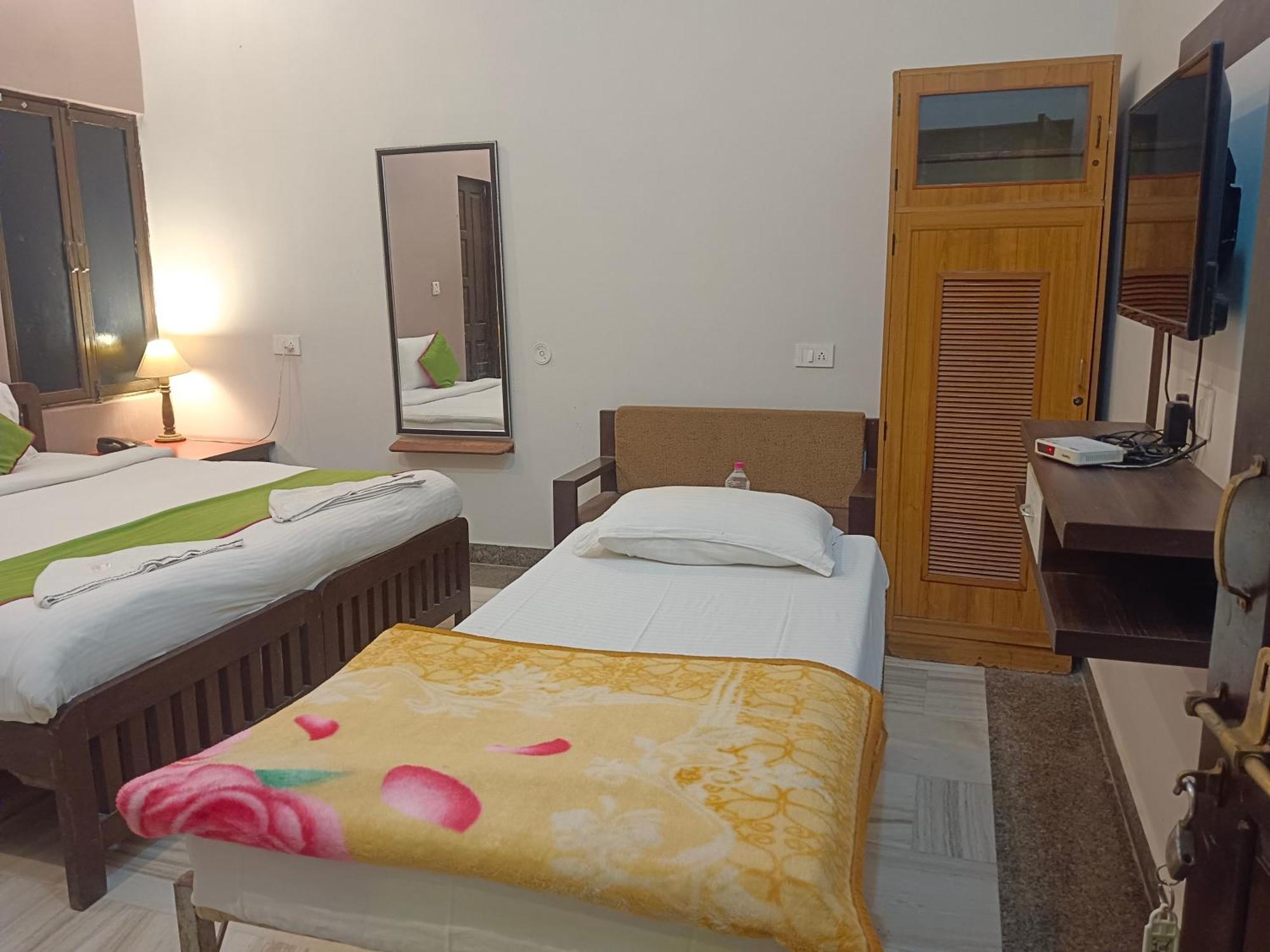 Hotel Mewad Haveli พุชการ์ ภายนอก รูปภาพ