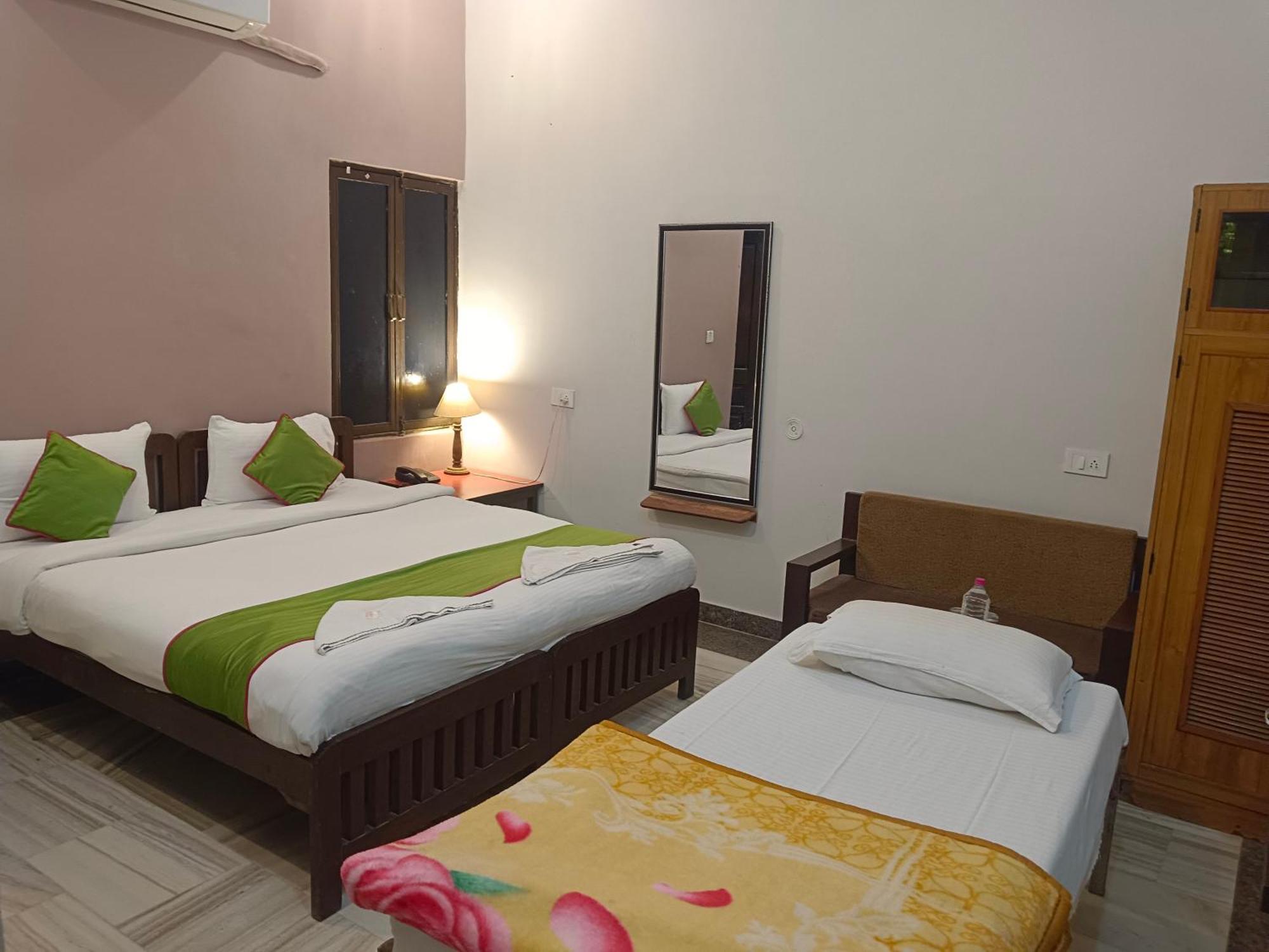 Hotel Mewad Haveli พุชการ์ ภายนอก รูปภาพ