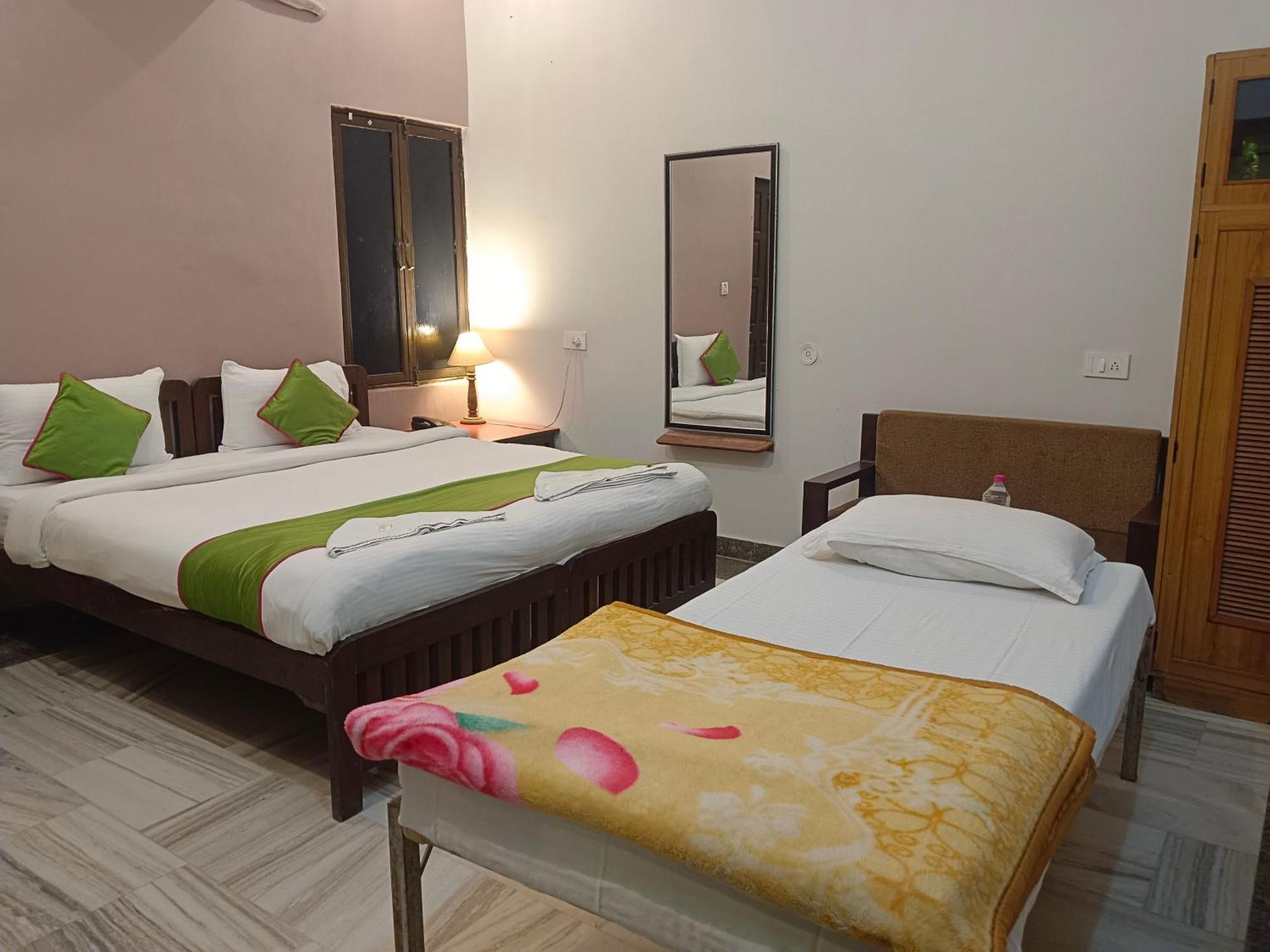 Hotel Mewad Haveli พุชการ์ ภายนอก รูปภาพ