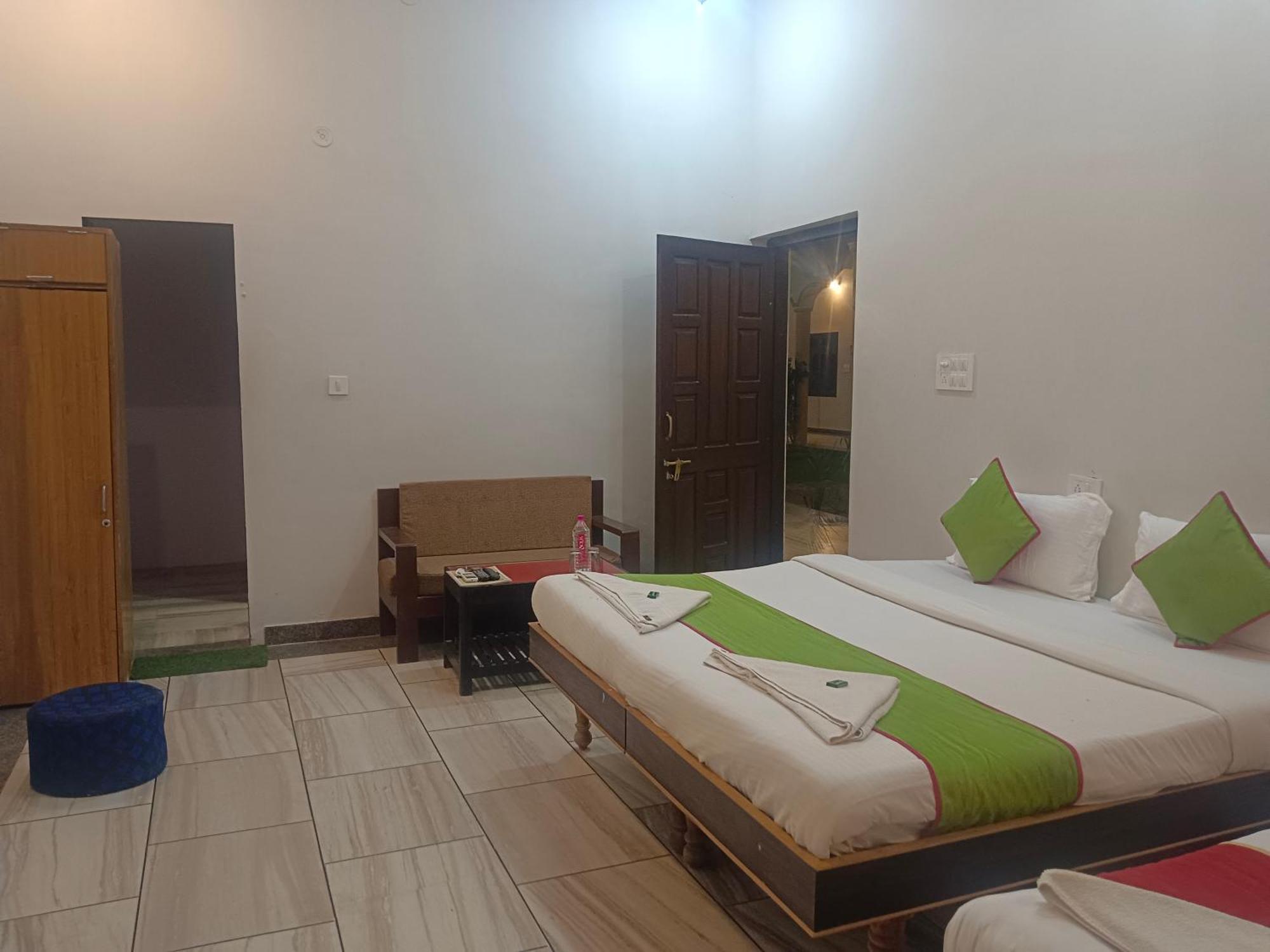 Hotel Mewad Haveli พุชการ์ ภายนอก รูปภาพ