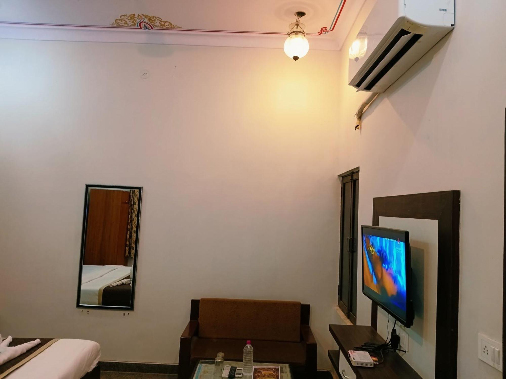Hotel Mewad Haveli พุชการ์ ภายนอก รูปภาพ