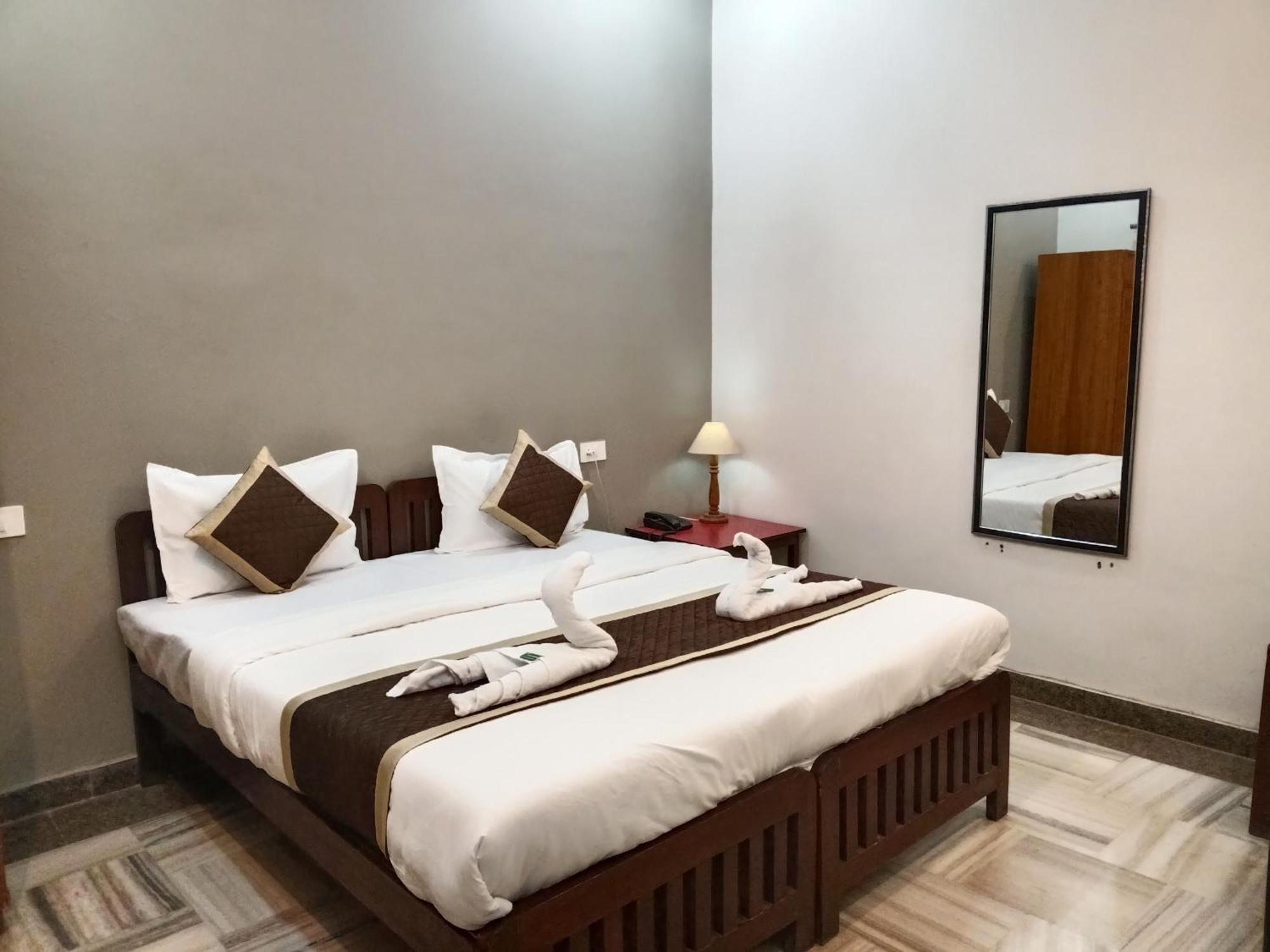 Hotel Mewad Haveli พุชการ์ ภายนอก รูปภาพ
