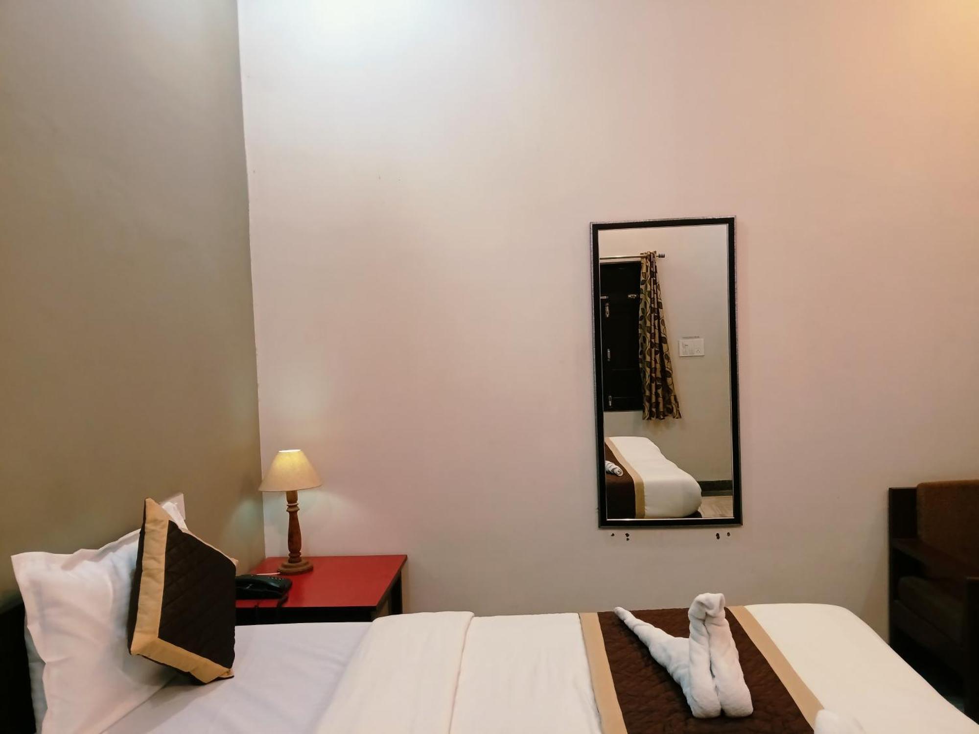Hotel Mewad Haveli พุชการ์ ภายนอก รูปภาพ