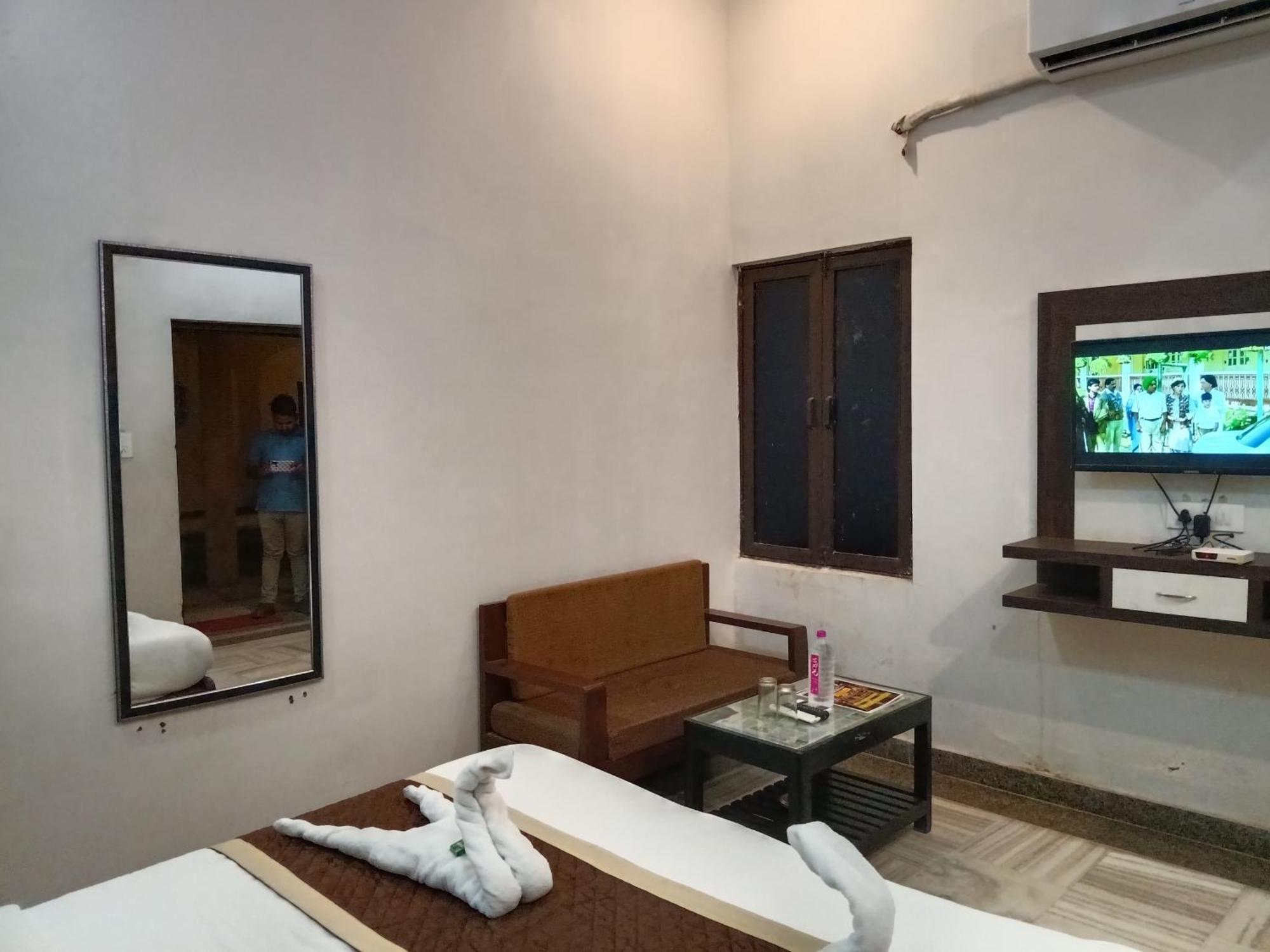 Hotel Mewad Haveli พุชการ์ ภายนอก รูปภาพ