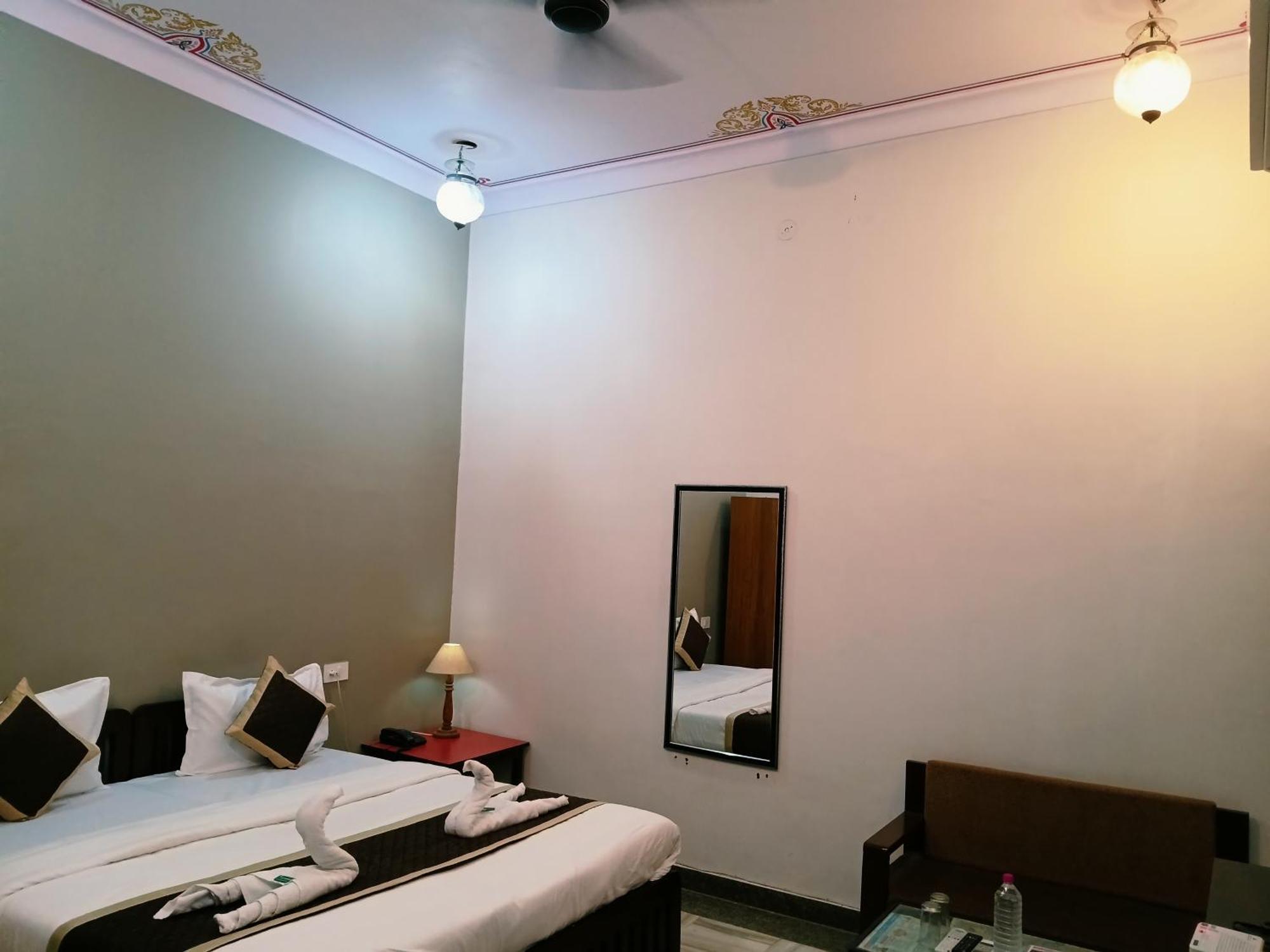 Hotel Mewad Haveli พุชการ์ ภายนอก รูปภาพ