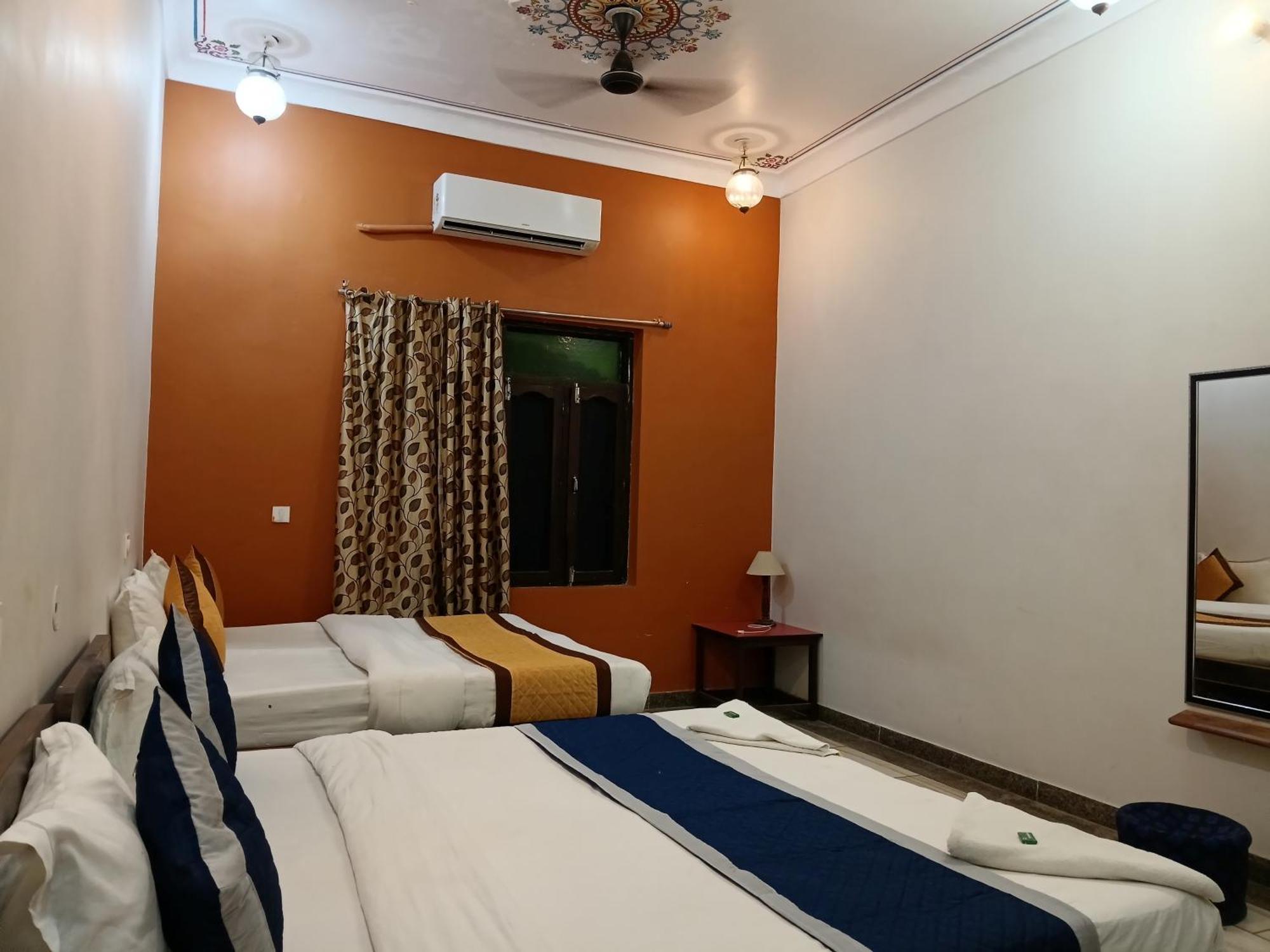 Hotel Mewad Haveli พุชการ์ ภายนอก รูปภาพ