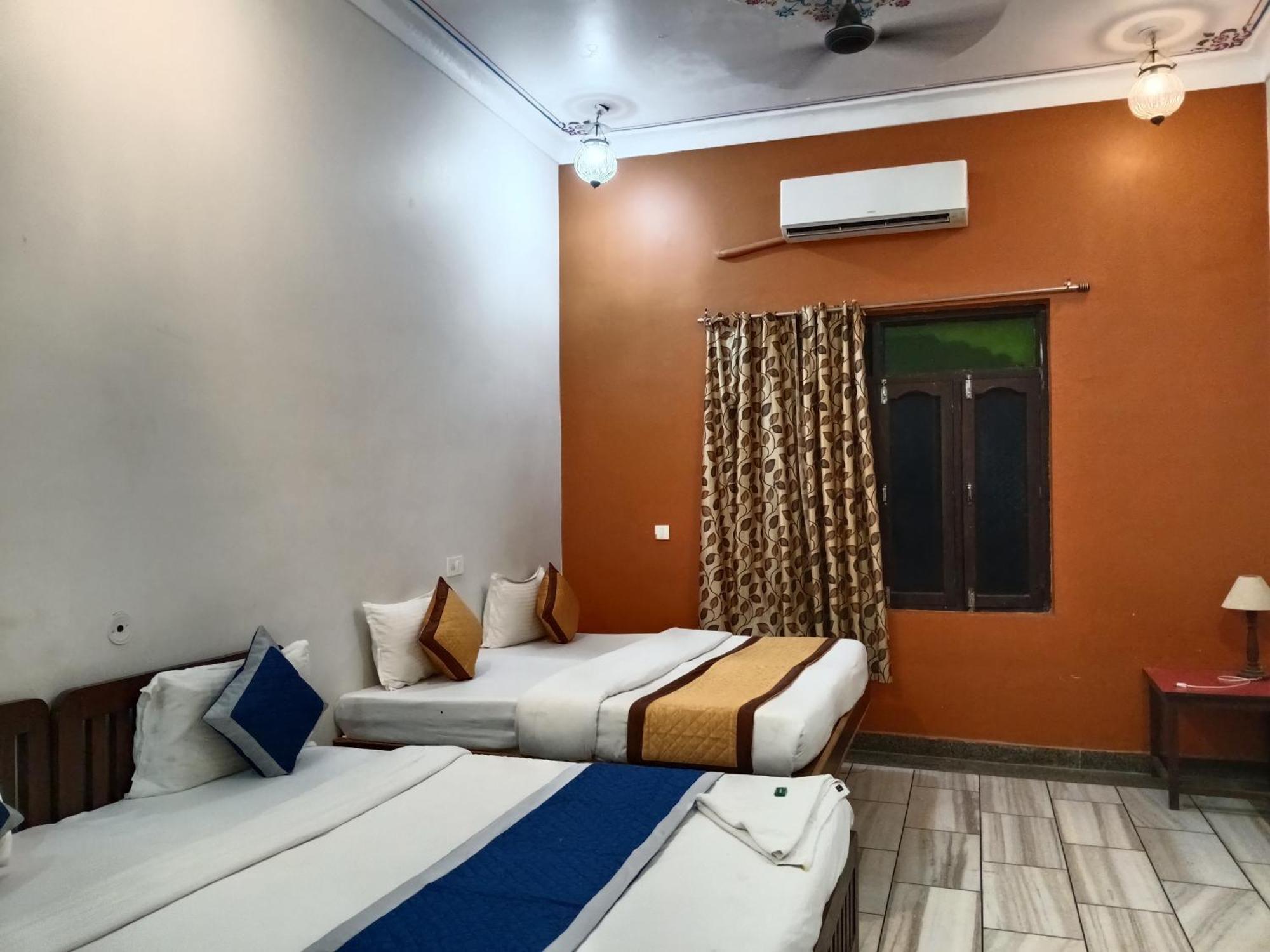 Hotel Mewad Haveli พุชการ์ ภายนอก รูปภาพ