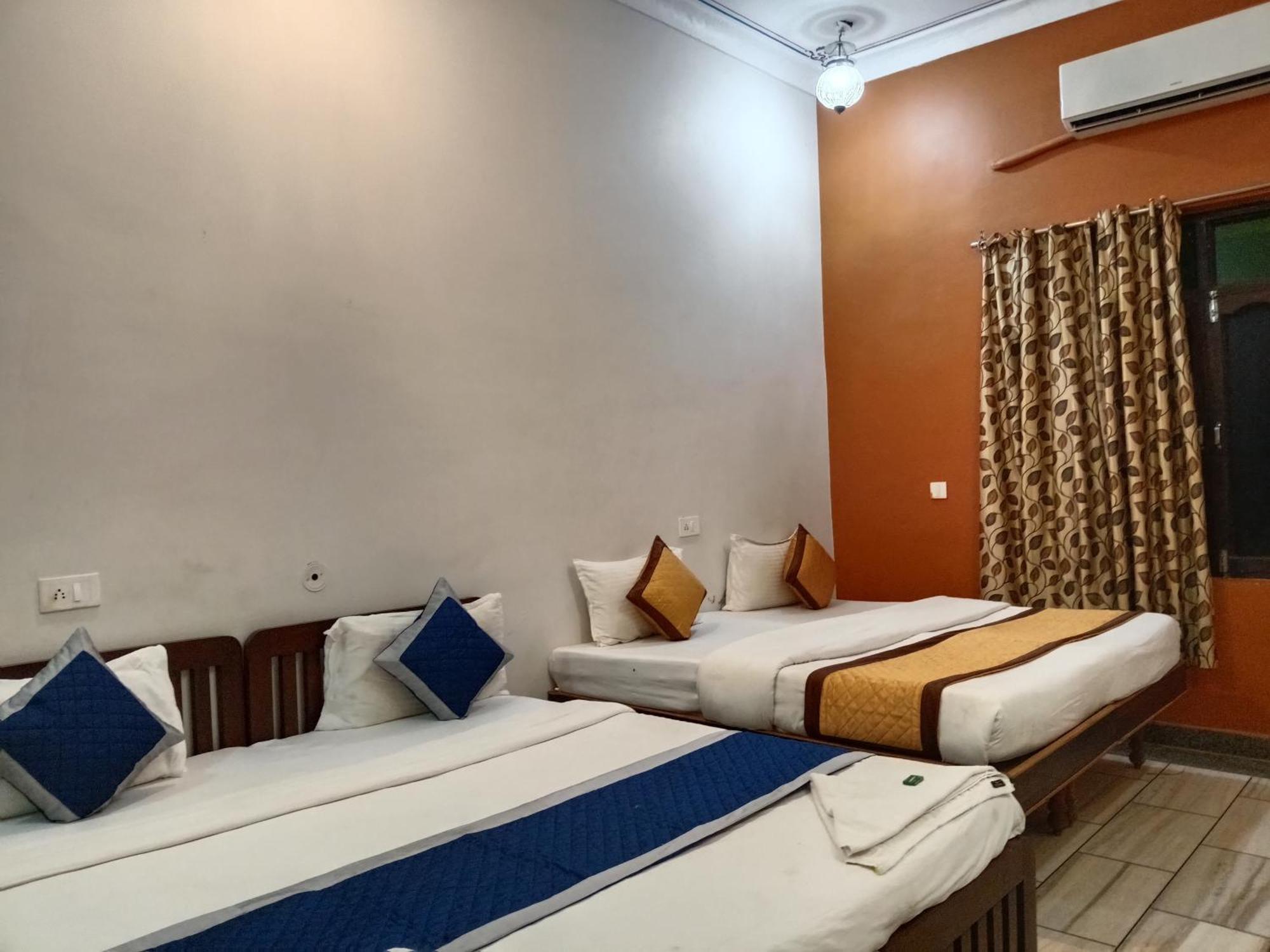 Hotel Mewad Haveli พุชการ์ ภายนอก รูปภาพ