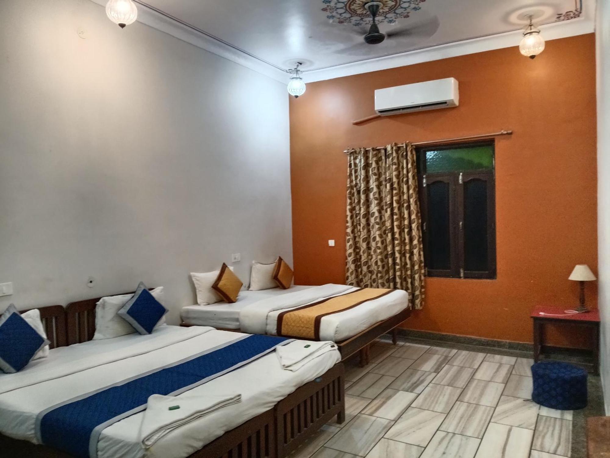 Hotel Mewad Haveli พุชการ์ ภายนอก รูปภาพ